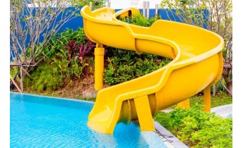 toboggan_piscine_tournant_96218098